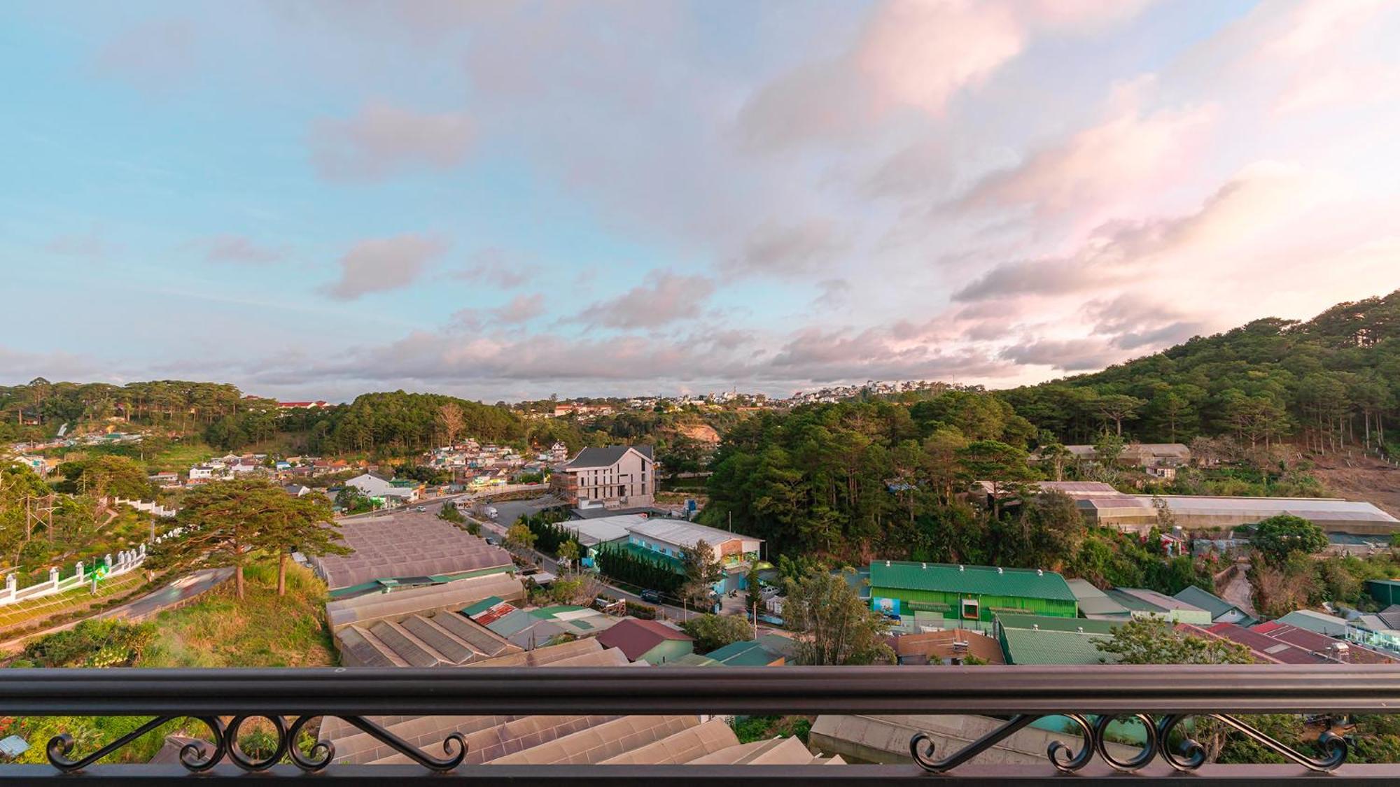 Pine View Hotel Dalat Extérieur photo