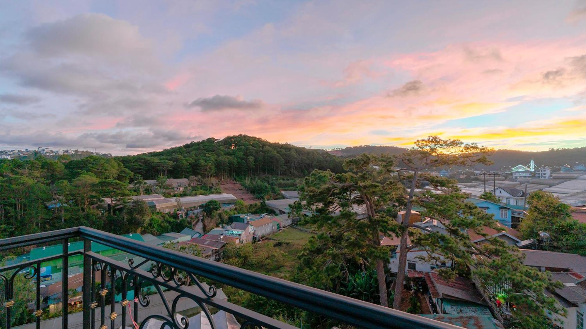 Pine View Hotel Dalat Extérieur photo